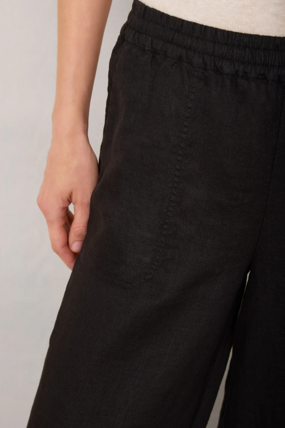 Angeline Linen Cropped Trouser - Black - Image 6
