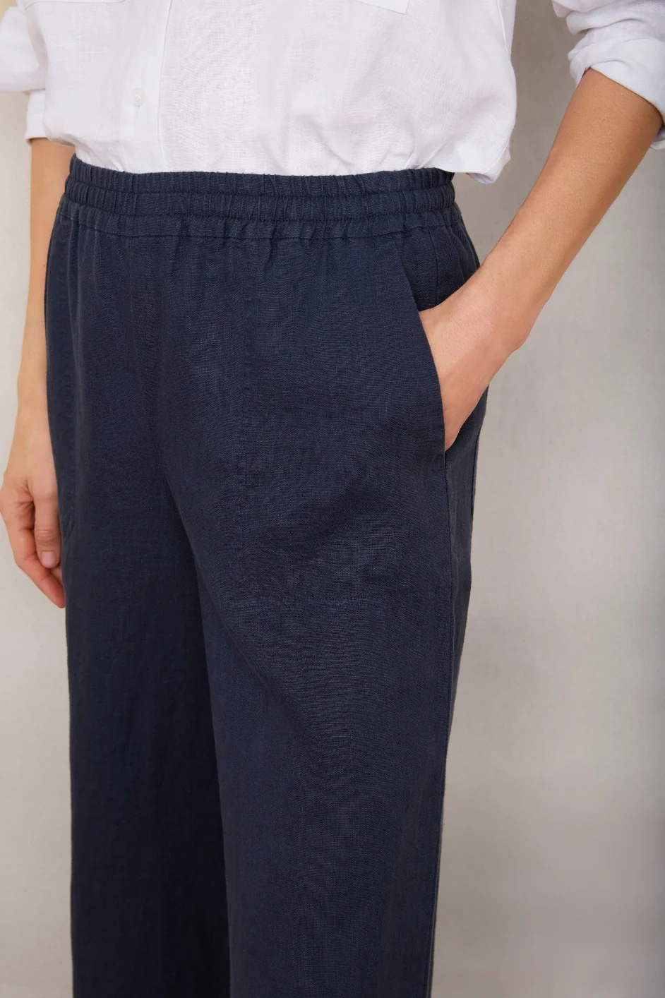 Angeline Linen Cropped Trouser - Midnight - Image 4