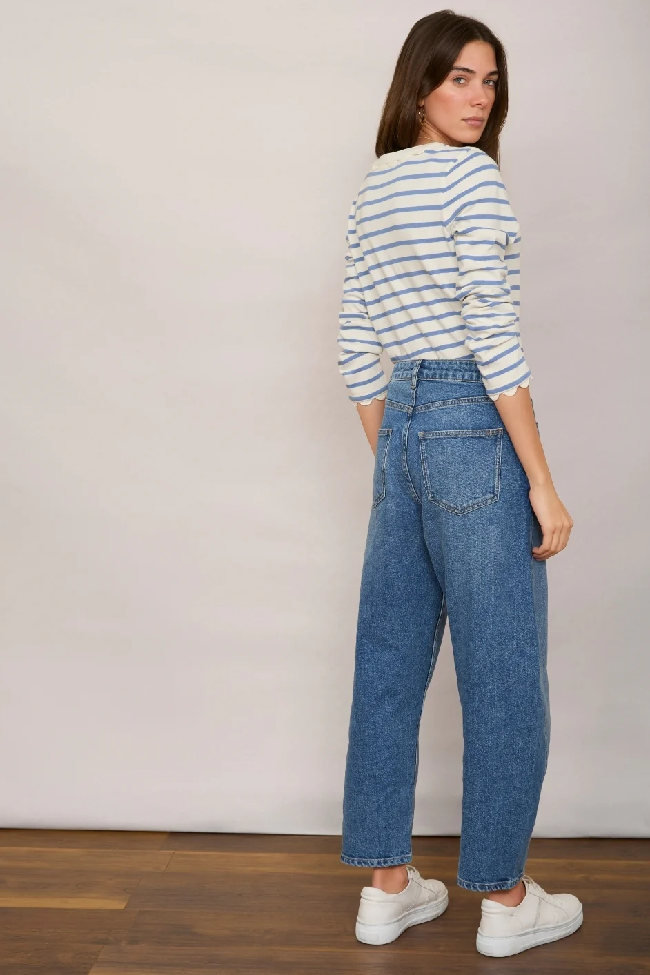 Cassia Barrel Jean - Mid Wash - Image 2