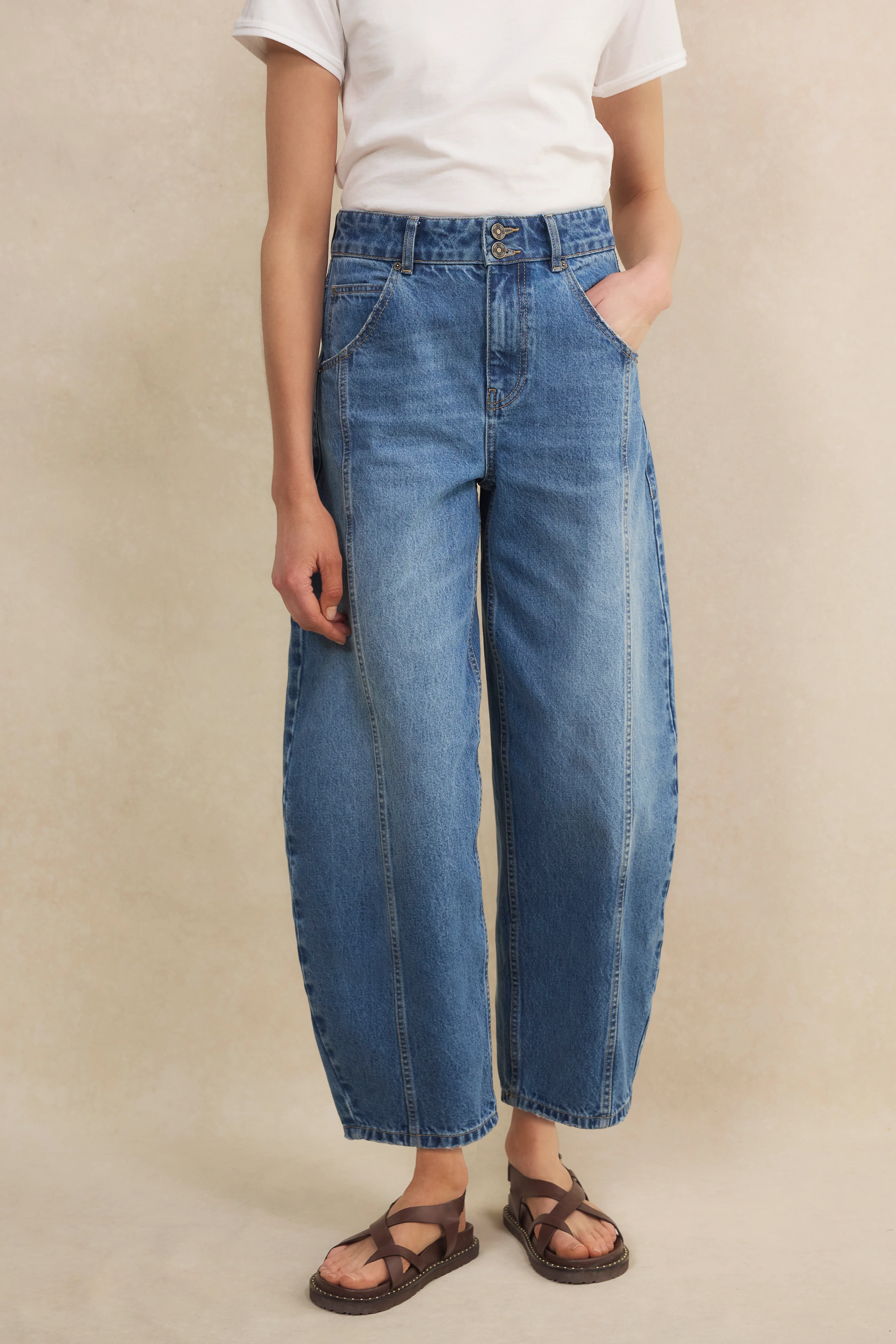 Ginny Seam Detail Barrel Jean - Mid Wash - Image 4