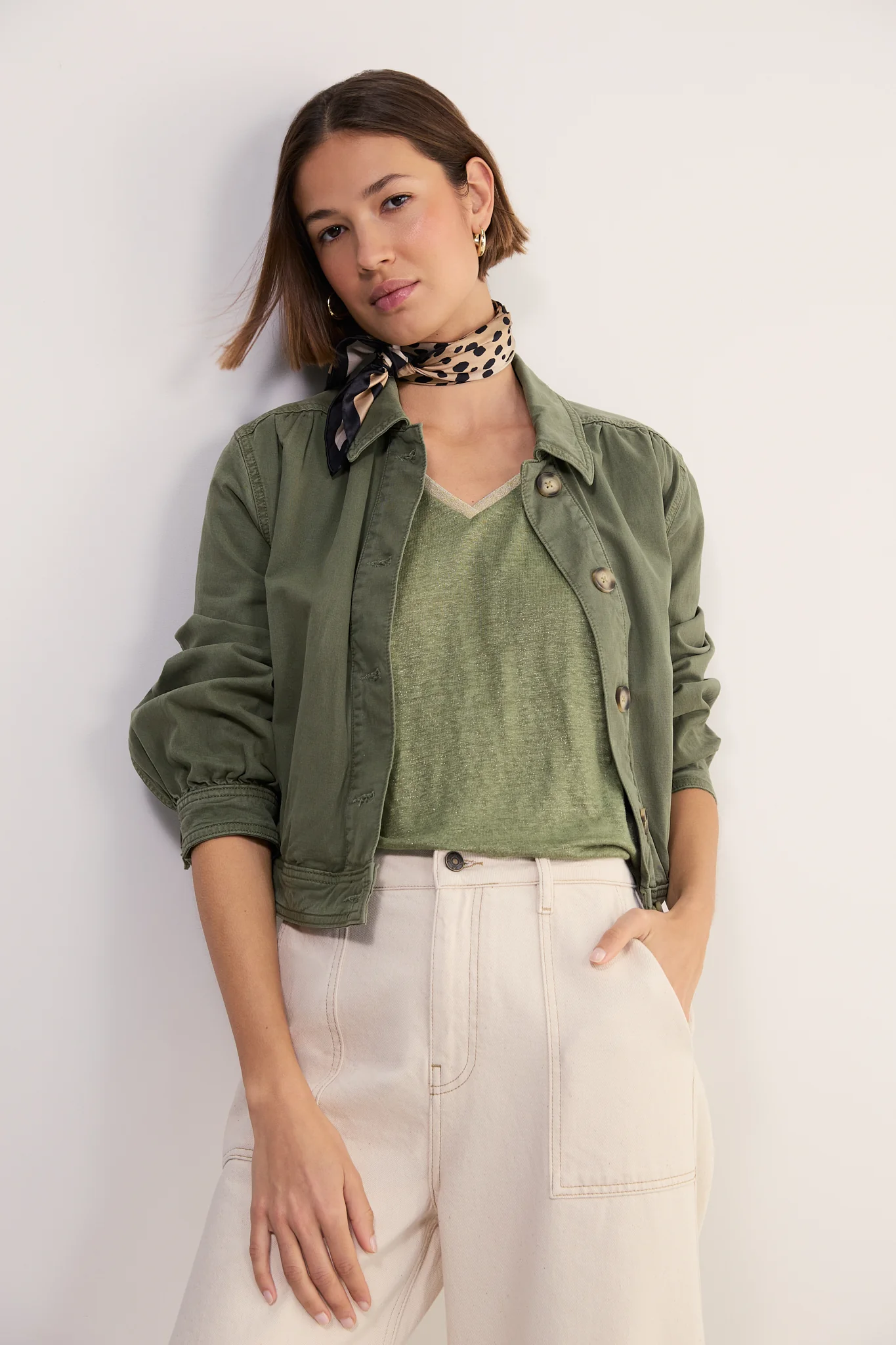 Lily Linen V-Neck Tee - Khaki Shimmer - Image 5