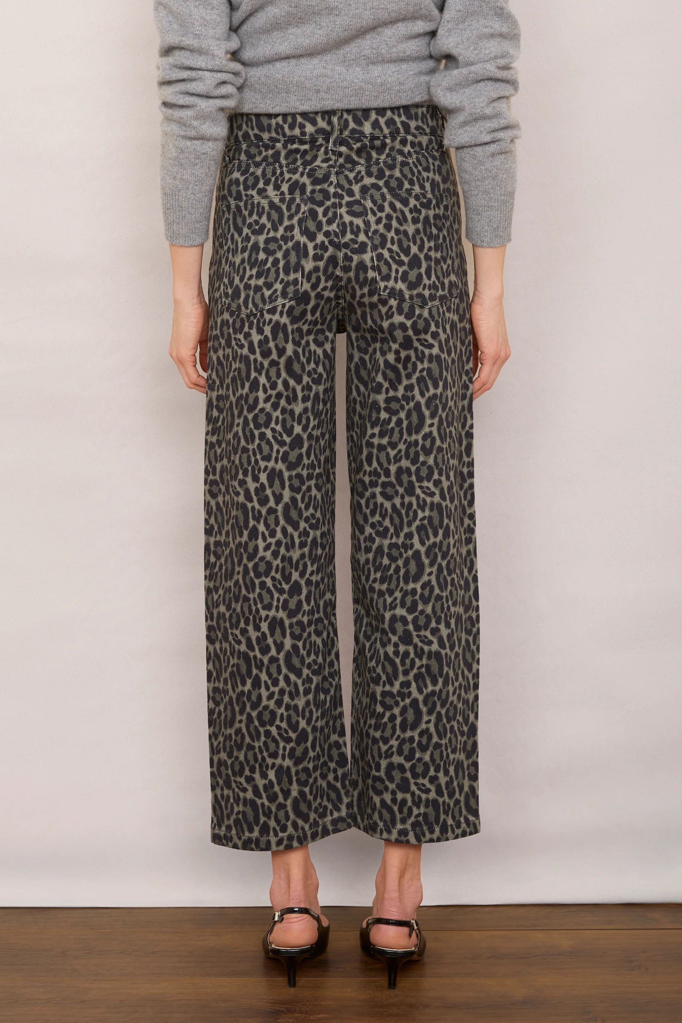 Lula Barrel Jean - Khaki Leopard - Image 3